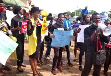 Youths protest in Ondo over EFCC raid, arrest of 127