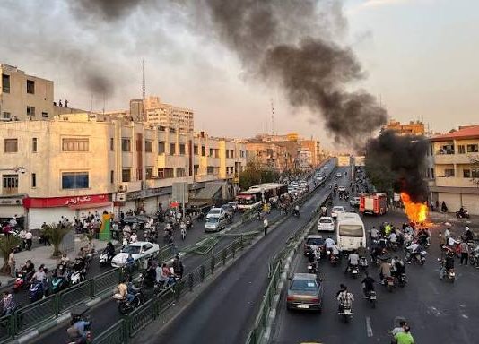 Anti-Government Protests Rock Tehran, Spread Across Iranian Cities